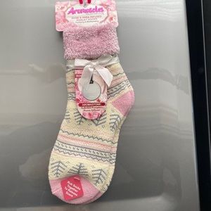 NWT, Aromasoles Rose & Shea Infused Chalet Socks, Comes w/ FREE Room Diffuser!